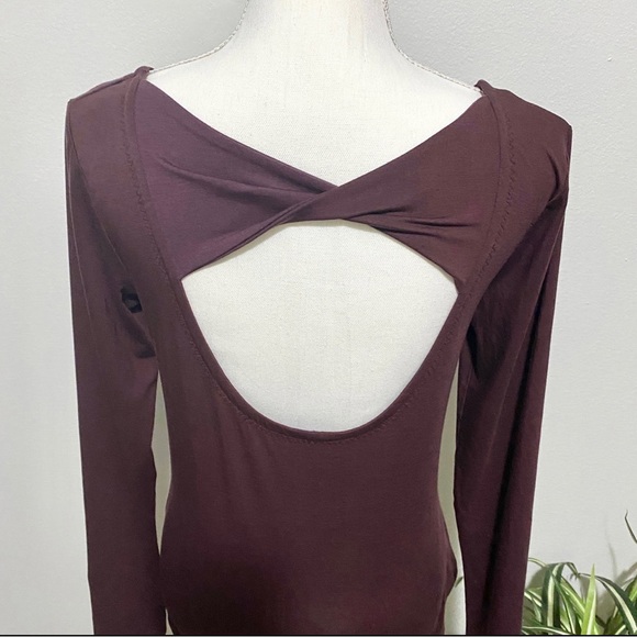 Athleta, Long Sleeve Activewear Open Back Twist Maroon Color EUC XS - Picture 6 of 8